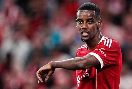 Isak's Debut Brings Glamour Despite Noticeable Lack of Match Fitness